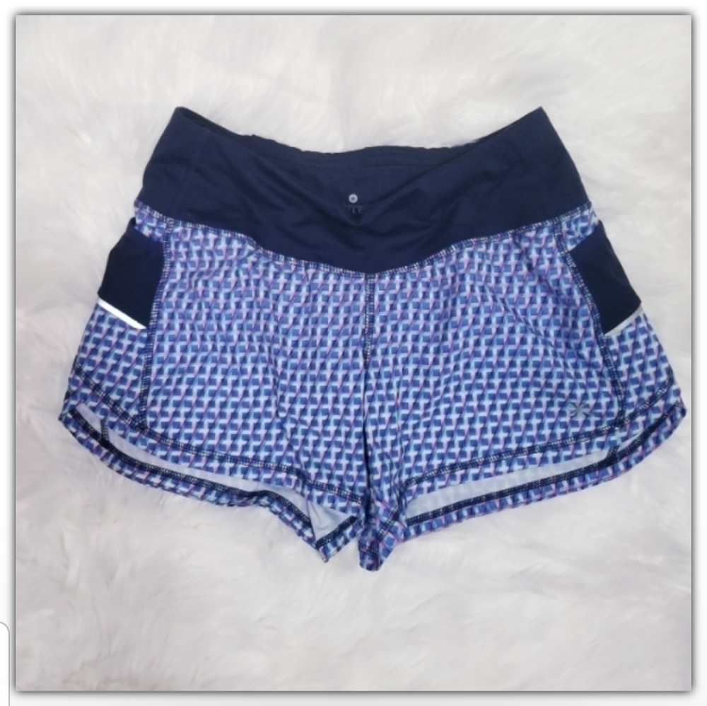 Athleta shorts side pockets and back